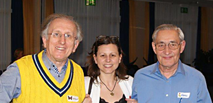 von Links: Gerhard Klügl (Heiler), Sandra Oettel (Assistenz), Heinz Kreuzer 
(ein Seminarteilnehmer)